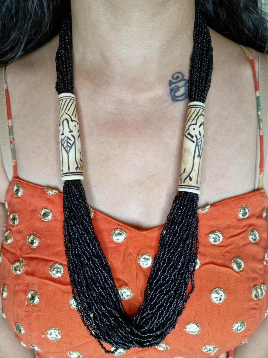 Glass-Bead & Carved-Bone Tribal Fluted Necklace in black - Ekobae